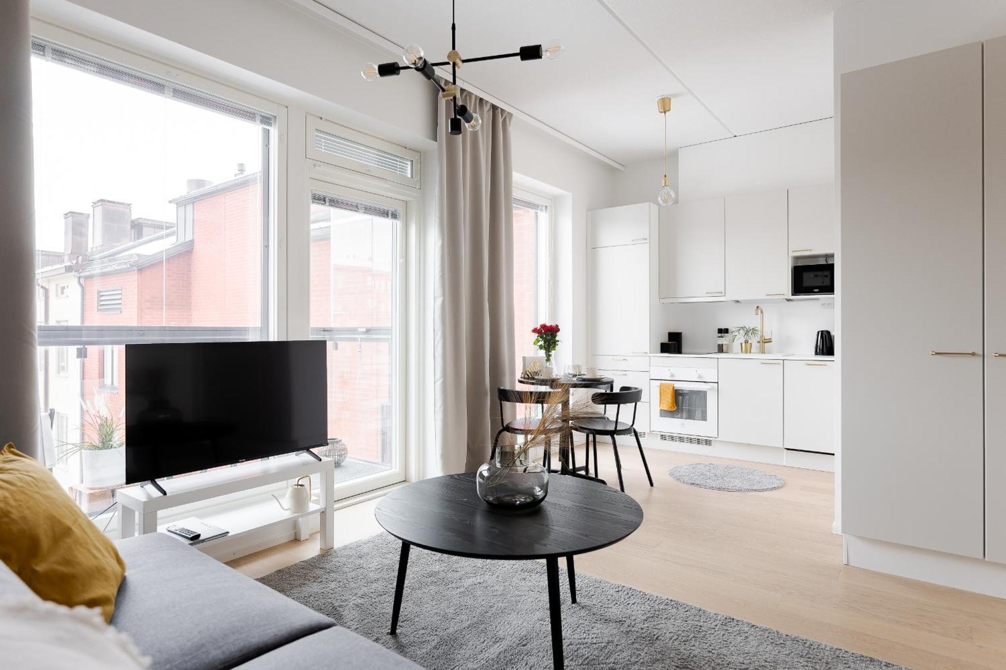Great Location, Quiet And New With Balcony&cafe Huoneisto