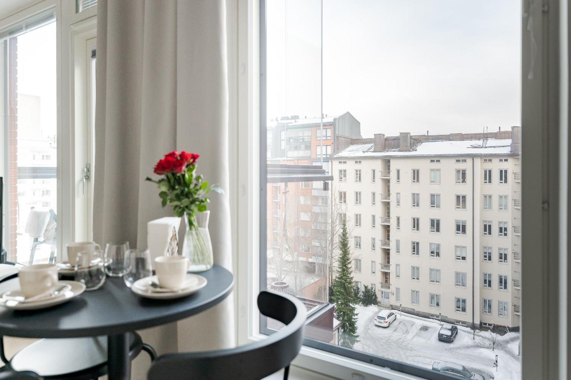 Great Location, Quiet And New With Balcony&cafe * Tampere